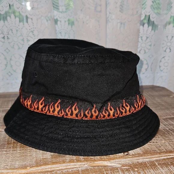 Vintage | 90's Y2K Black Bucket Hat With Flame Design - Picture 5 of 8